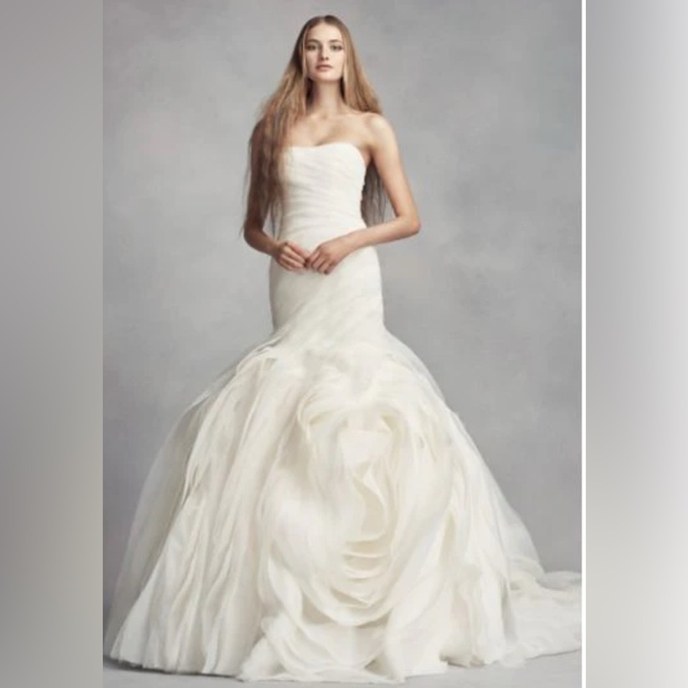 Vera Wang Ivory Wedding Dress